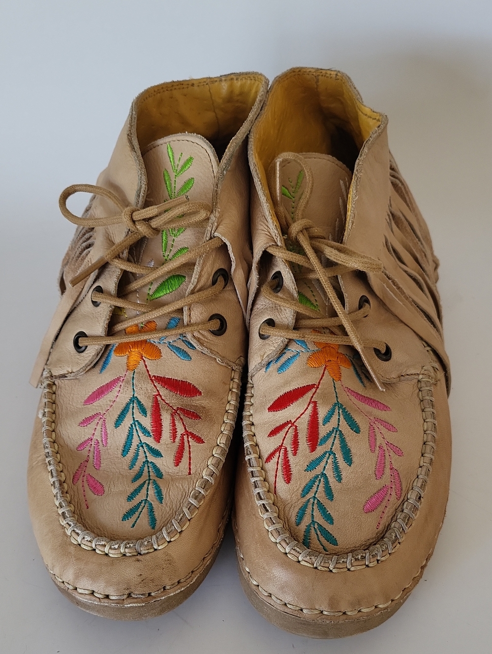 Cinch Embroidered Tan Leather Ankle Moccasin Boots Fringe Chukka Size 8.5
